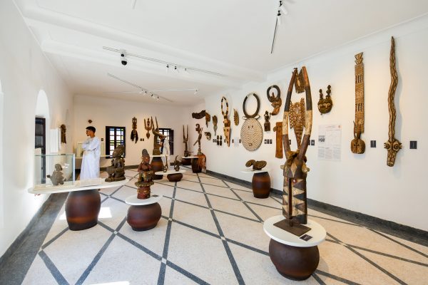 Marrakesh–Timbuktu : Younes Duret signe la scénographie de la collection Bert Flint